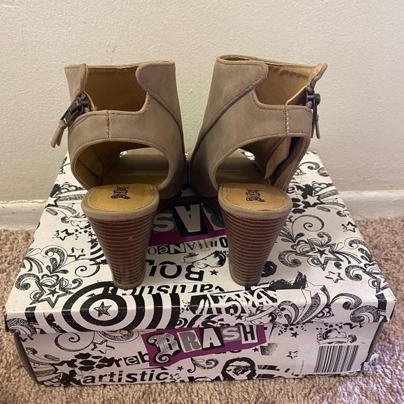 Sling back Wedge open toed sandals faux Suede Tuape size 8. Gently worn - Picture 7 of 7